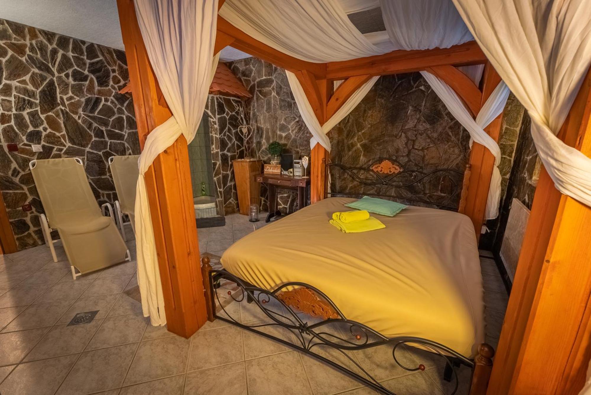 Korosec Apartments And Wellness Centre Мозирие Екстериор снимка